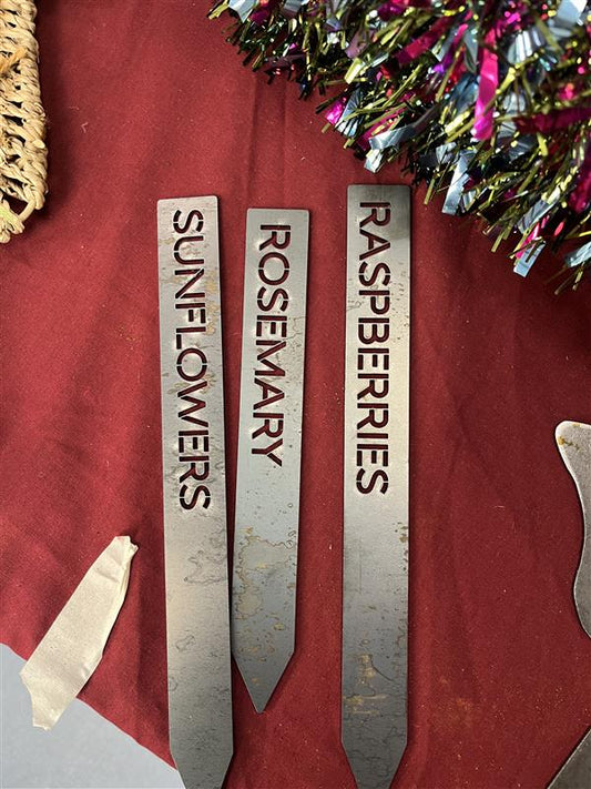 Solid Corten Steel Plant label Tags - Rusted Garden Plant Markers - Metal Herb & Vegetable Tags - Outdoor Garden Stakes