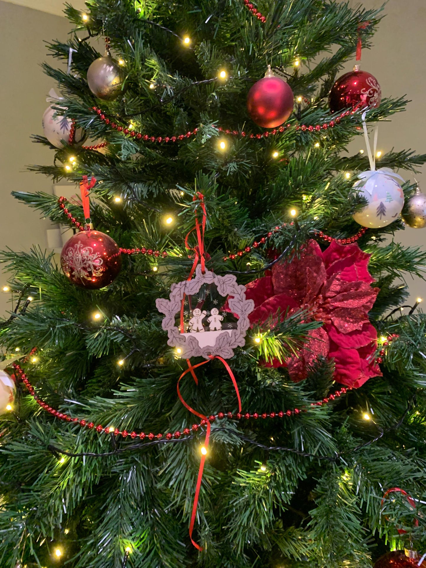 Gingerbread people bauble